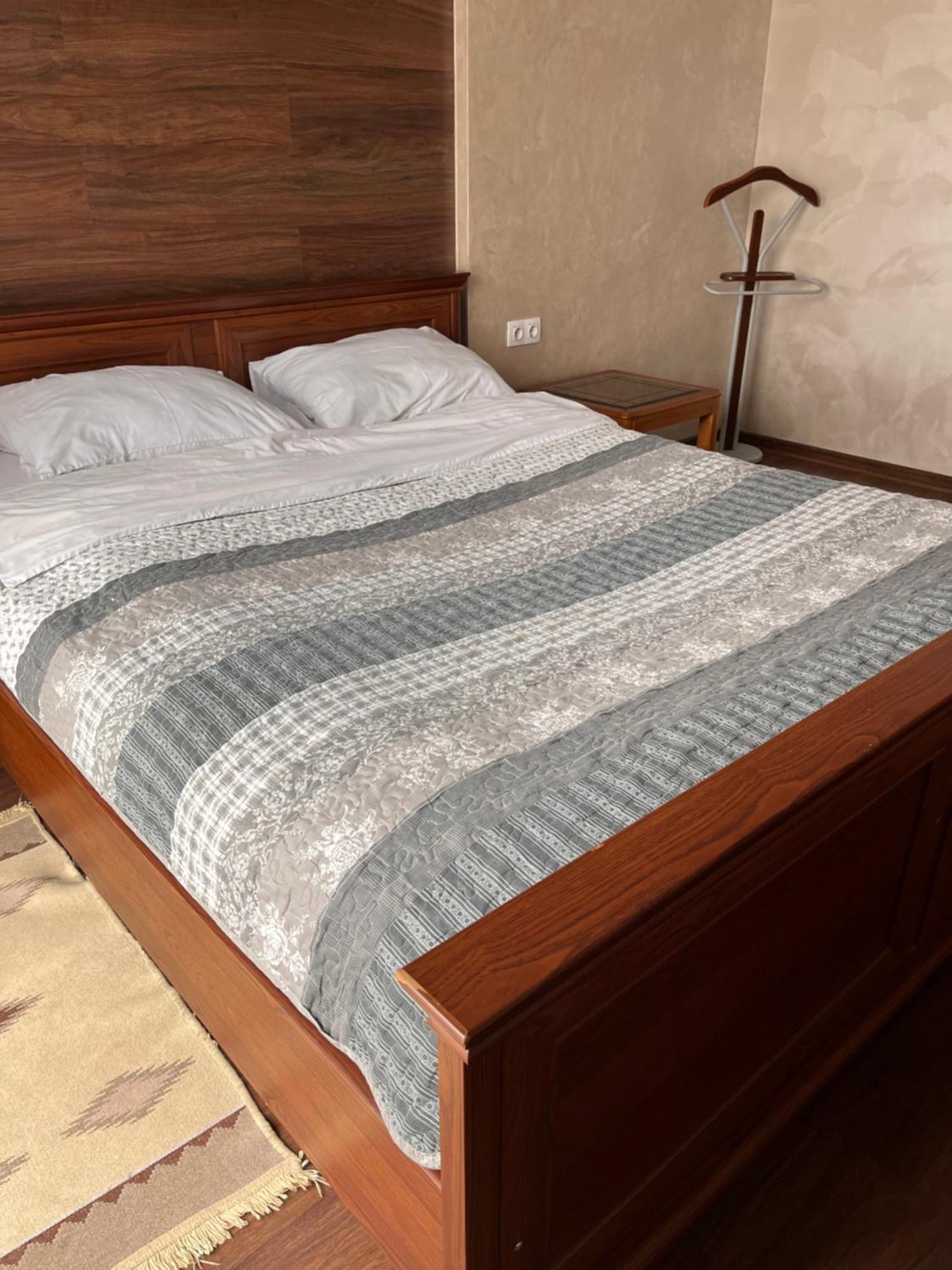 Lutsk, Double-Room Apartments Eksteriør billede